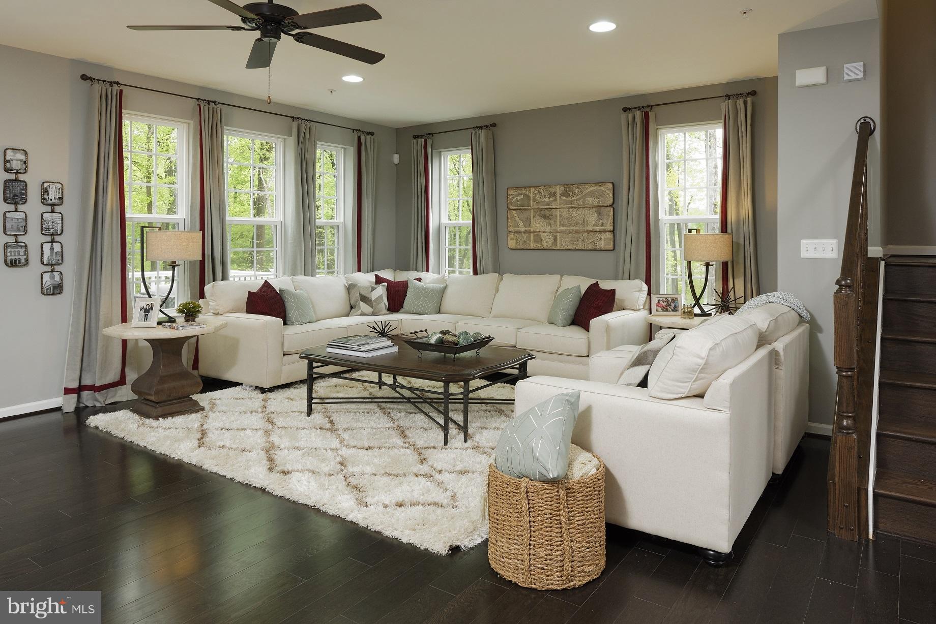 911 Sandy Run Road Baltimore, MD 21220 - Photo 4 of 20 Living Room