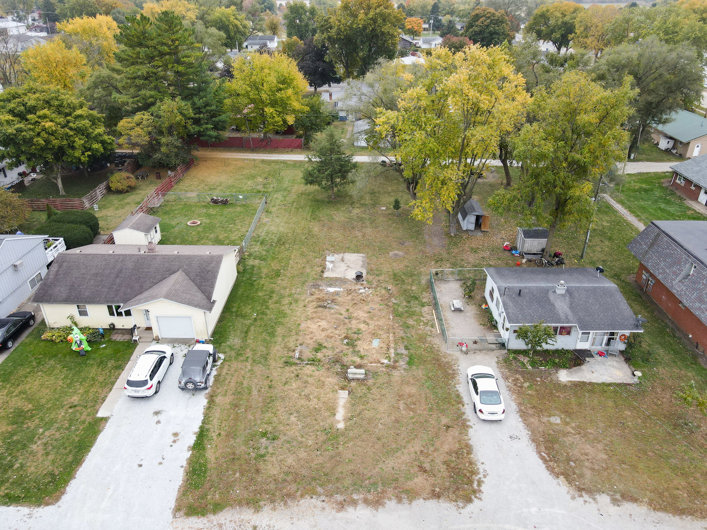 611 West Elm Street Hoopeston, IL 60942 - Photo 2 of 8 an aerial view of residential houses with outdoor space