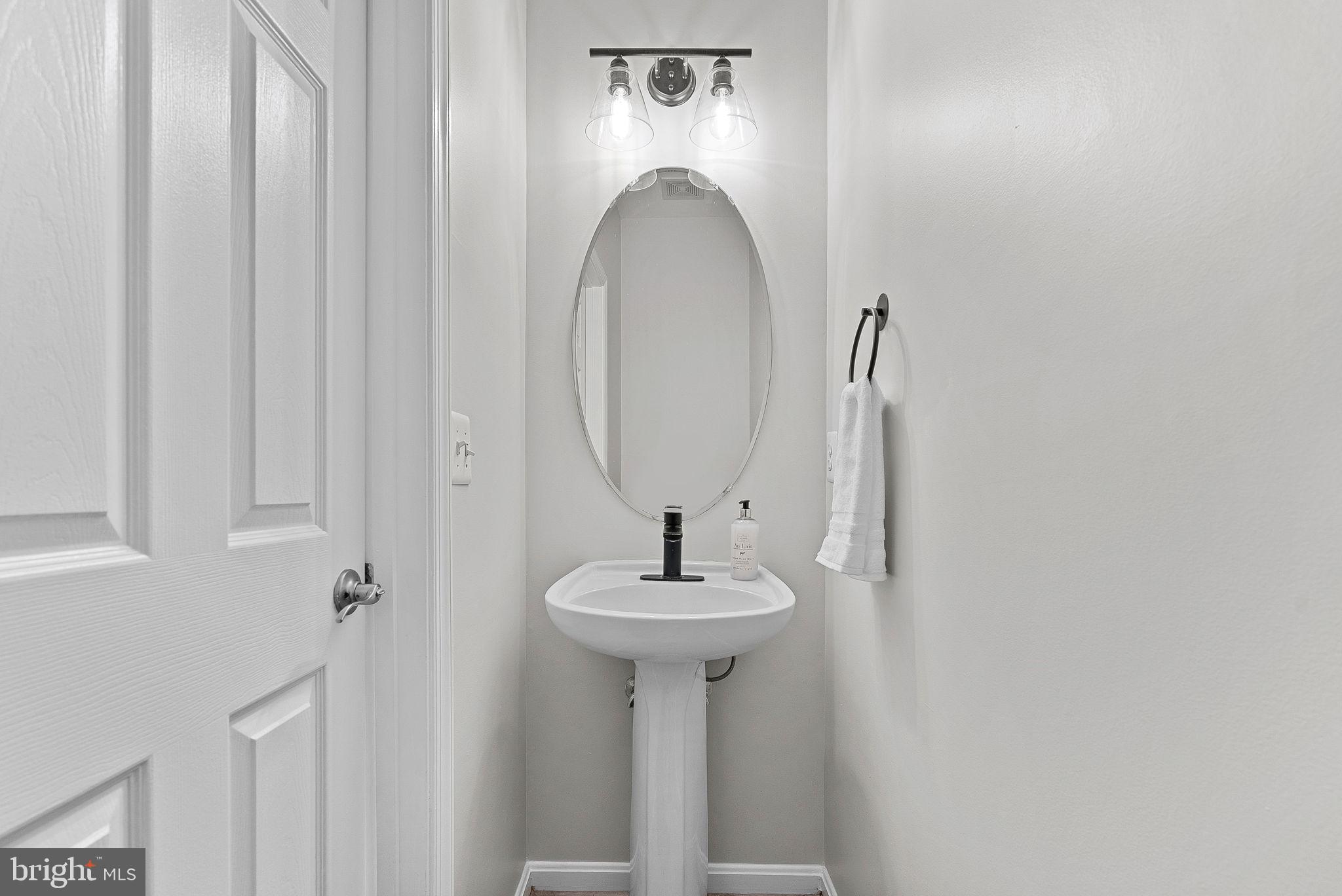 43192 Cardston Place Leesburg, VA 20176 - Photo 32 of 66 Main Level Powder Room