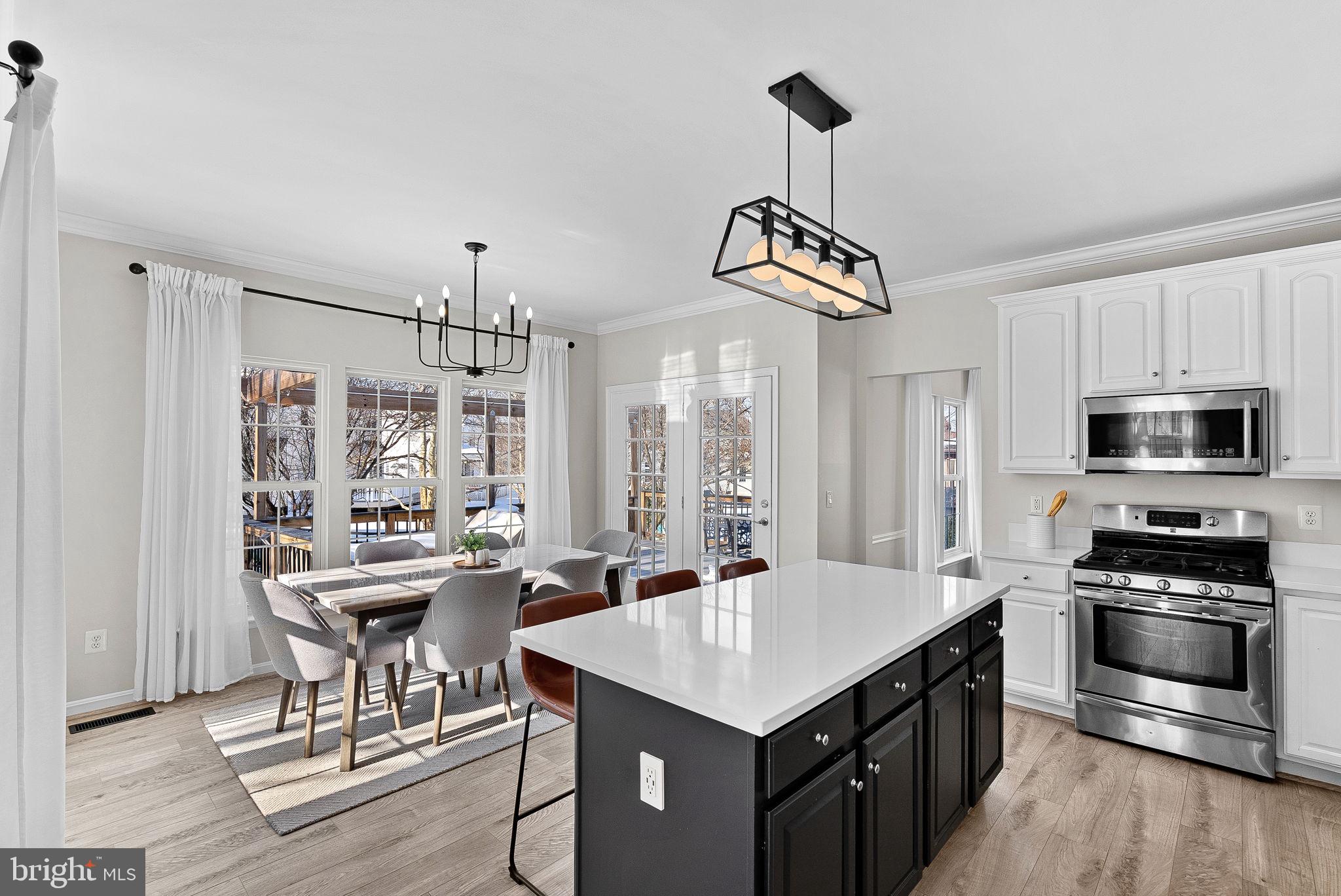 43192 Cardston Place Leesburg, VA 20176 - Photo 10 of 66 Light Filled Eat-In Kitchen