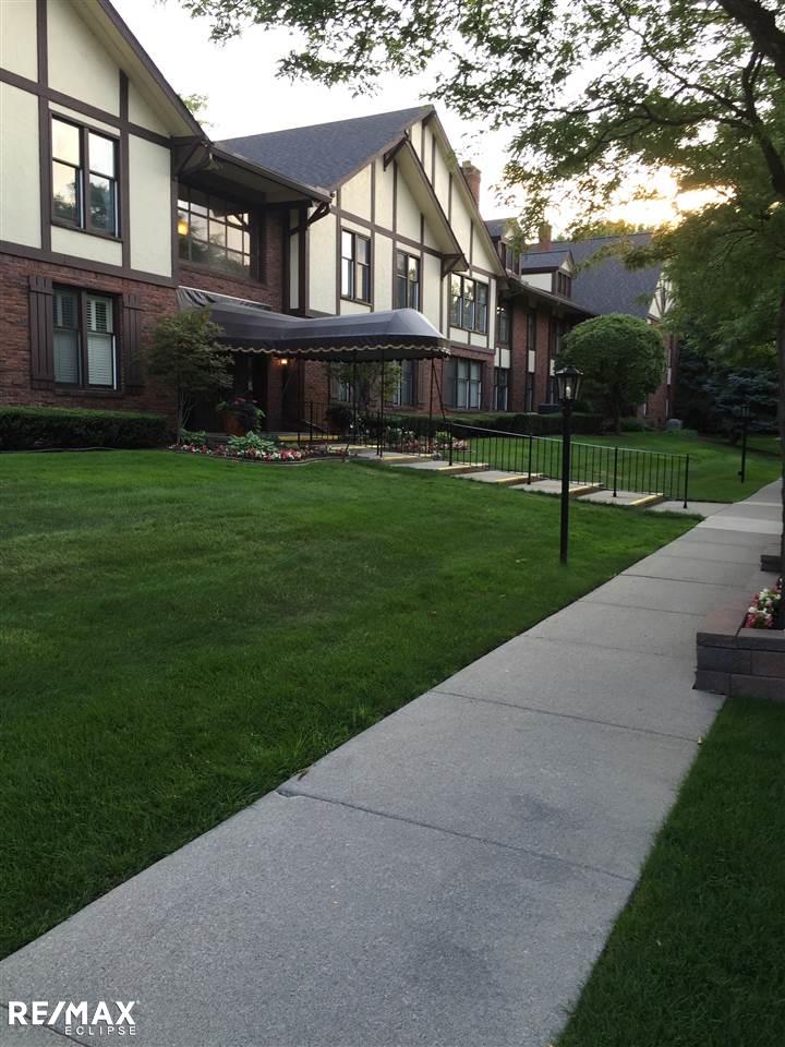 1750 Vernier Road, Unit 11 Grosse Pointe Woods, MI 48236 - Photo 3 of 31