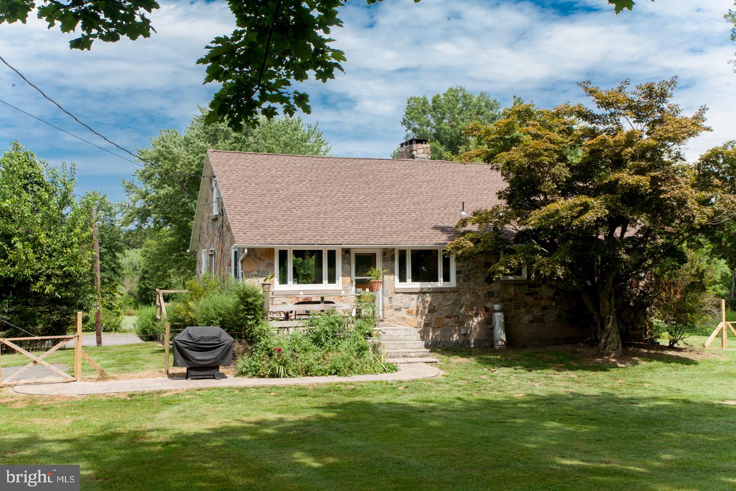 210 Stouts Valley Road Easton, PA 18042 - Photo 1 of 48