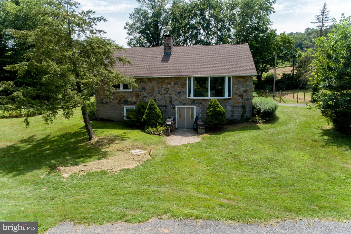 210 Stouts Valley Road Easton, PA 18042 - Photo 5 of 48