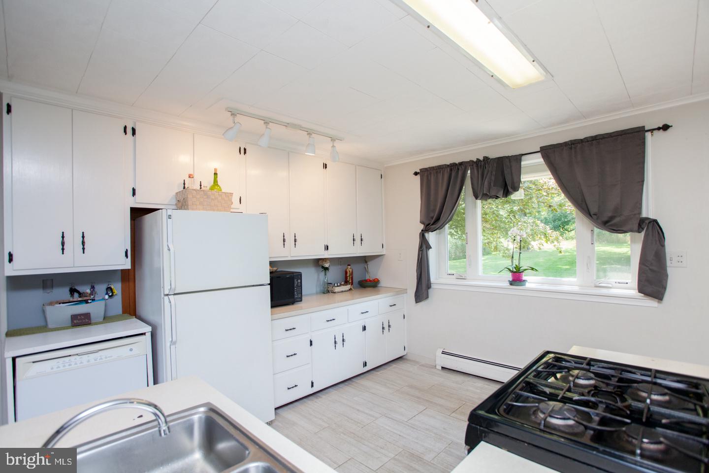 210 Stouts Valley Road Easton, PA 18042 - Photo 6 of 48