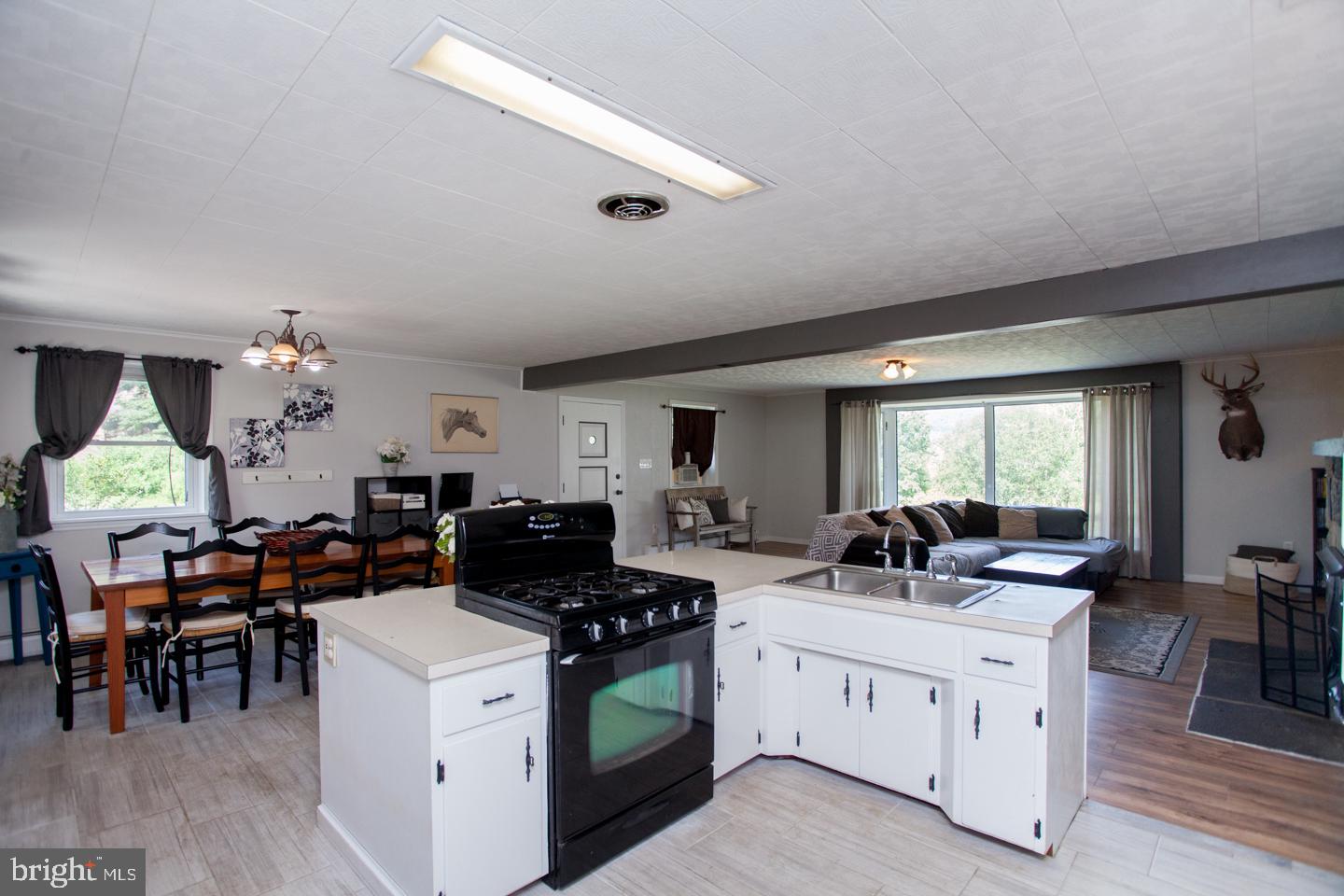 210 Stouts Valley Road Easton, PA 18042 - Photo 7 of 48