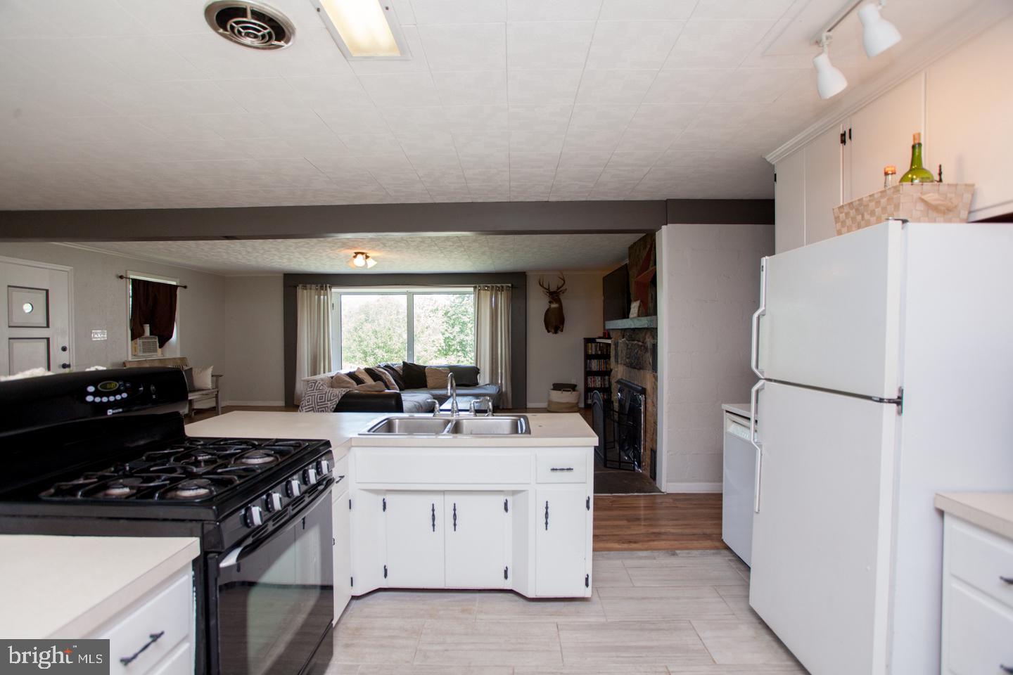 210 Stouts Valley Road Easton, PA 18042 - Photo 8 of 48