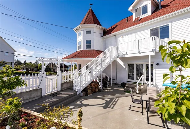 $2,295,000 | 807 North Main Street, Coupeville, WA 98239