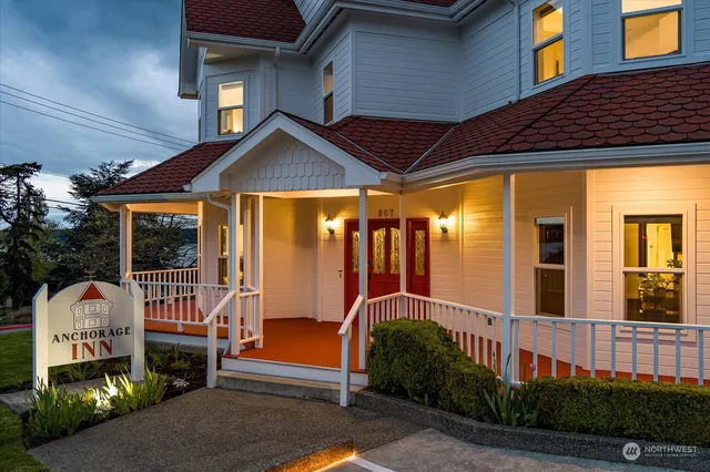 $2,295,000 | 807 North Main Street, Coupeville, WA 98239
