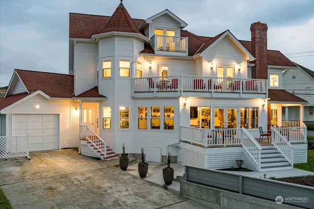 $2,295,000 | 807 North Main Street, Coupeville, WA 98239