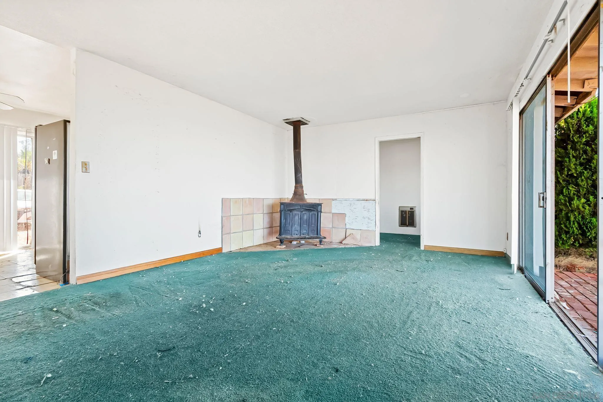 6133 Rainbow Heights Road Fallbrook, CA 92028 - Photo 29 of 55 an empty room with entrance and windows