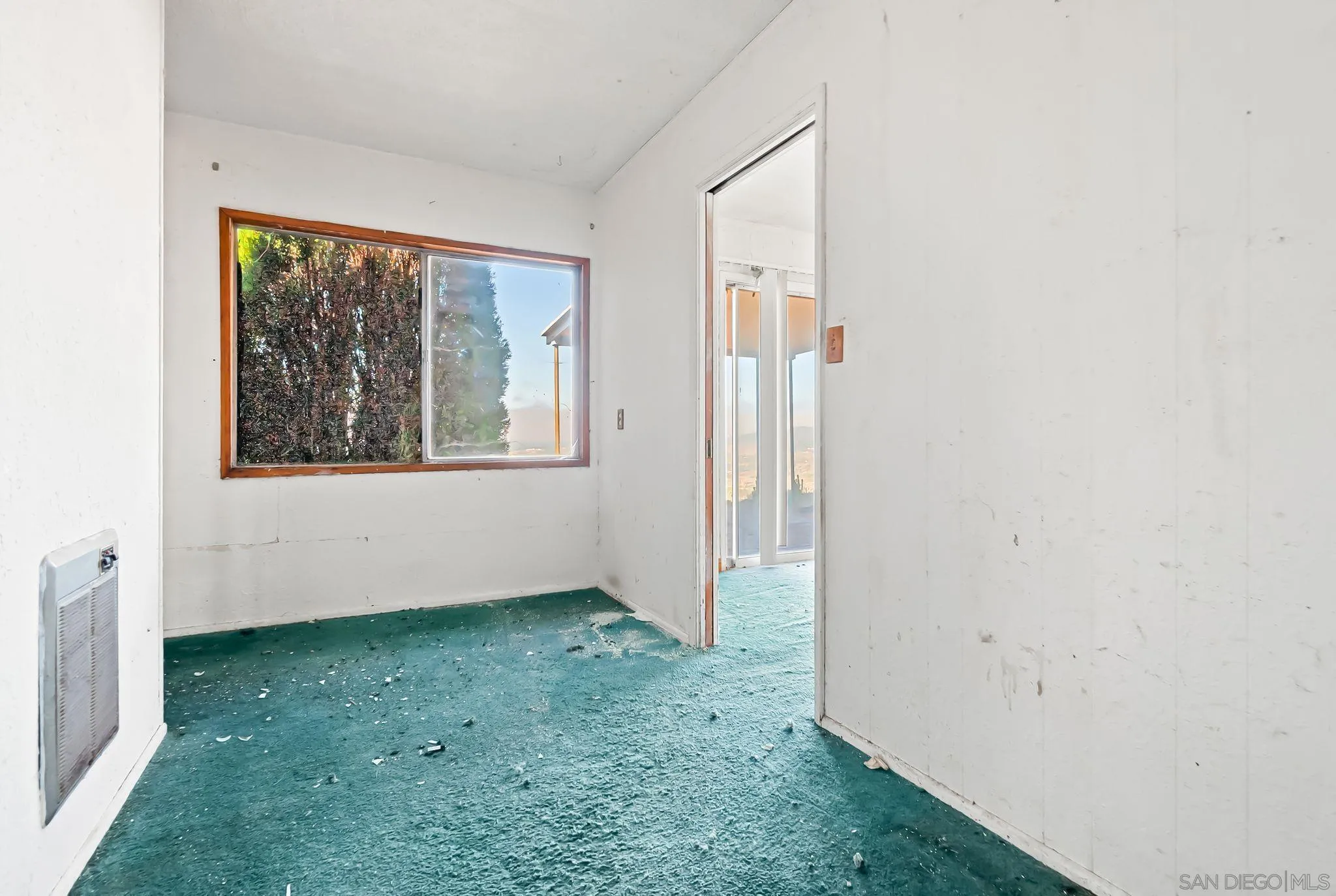 6133 Rainbow Heights Road Fallbrook, CA 92028 - Photo 32 of 55 an empty room with a window