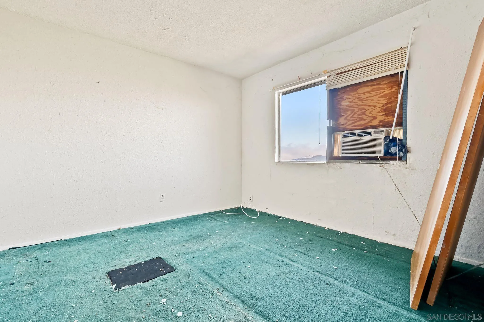 6133 Rainbow Heights Road Fallbrook, CA 92028 - Photo 41 of 55 a view of a small space with a window