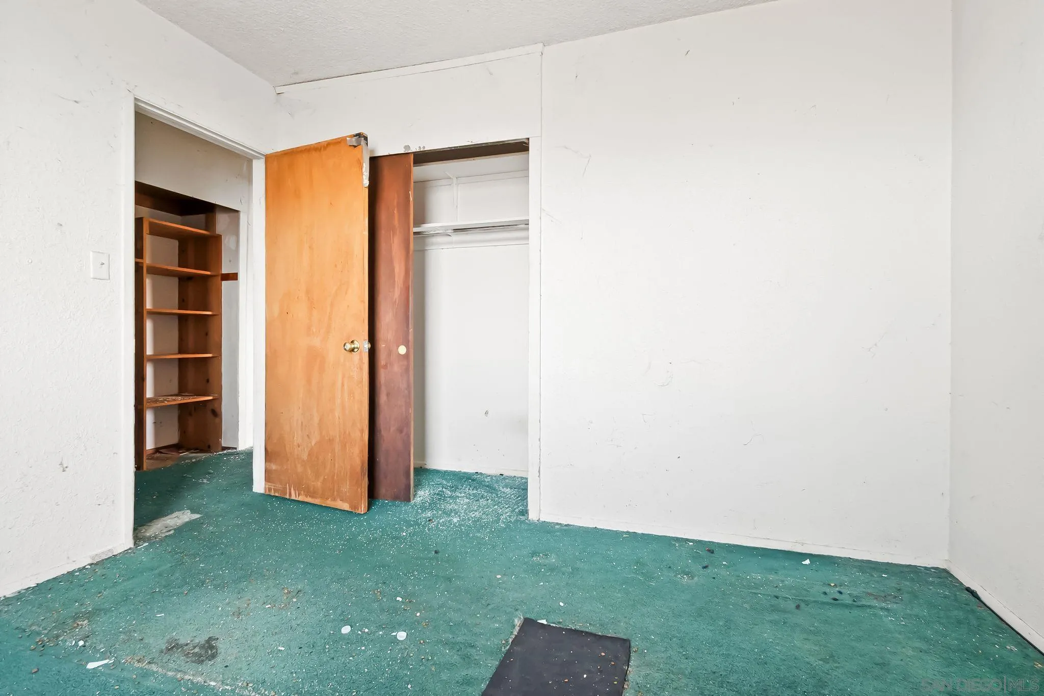 6133 Rainbow Heights Road Fallbrook, CA 92028 - Photo 43 of 55 a view of an empty room with closet and a window