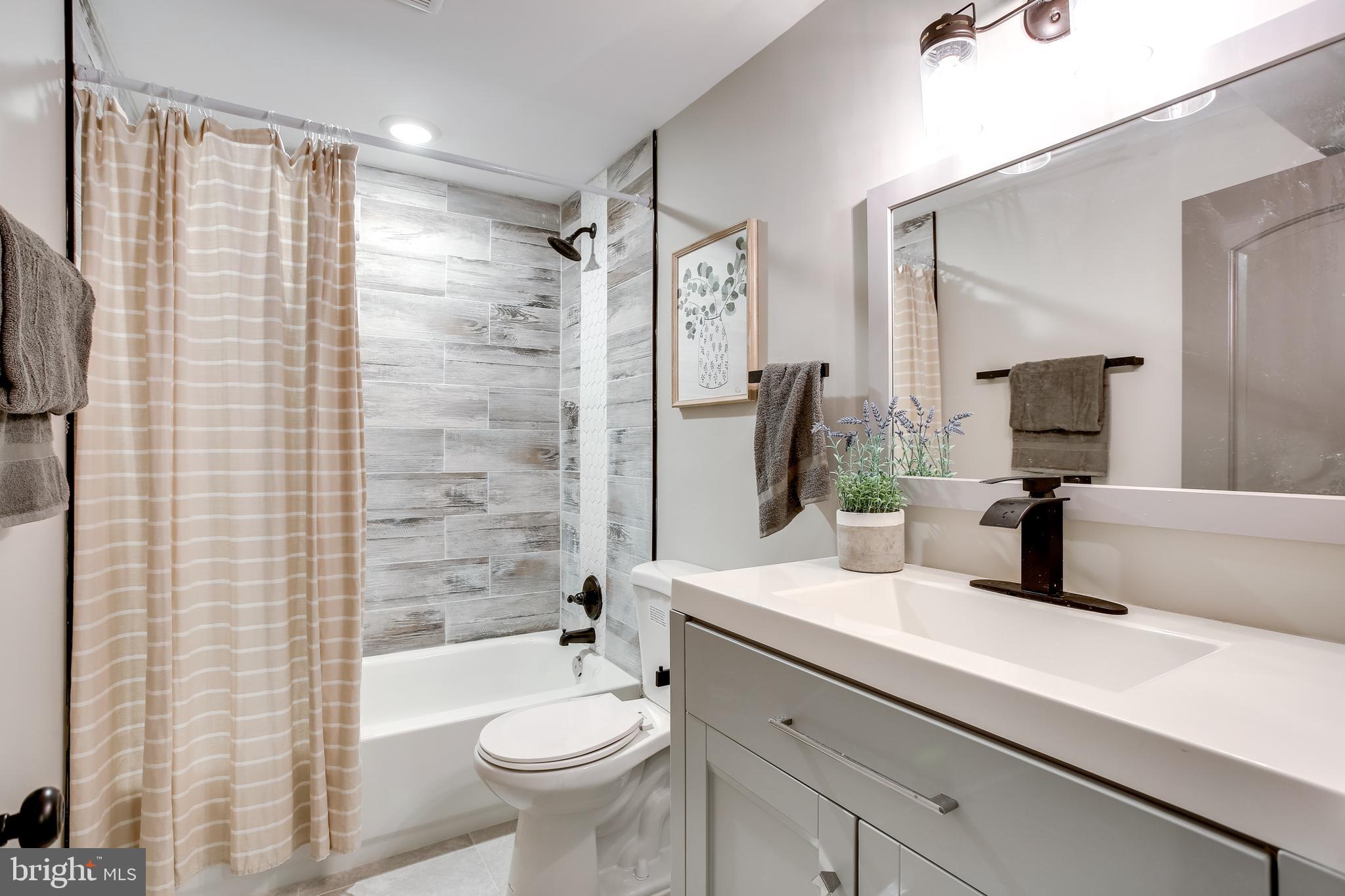 107 Meade Drive Annapolis, MD 21403 - Photo 24 of 46 Ceramic Tile Shower Tub