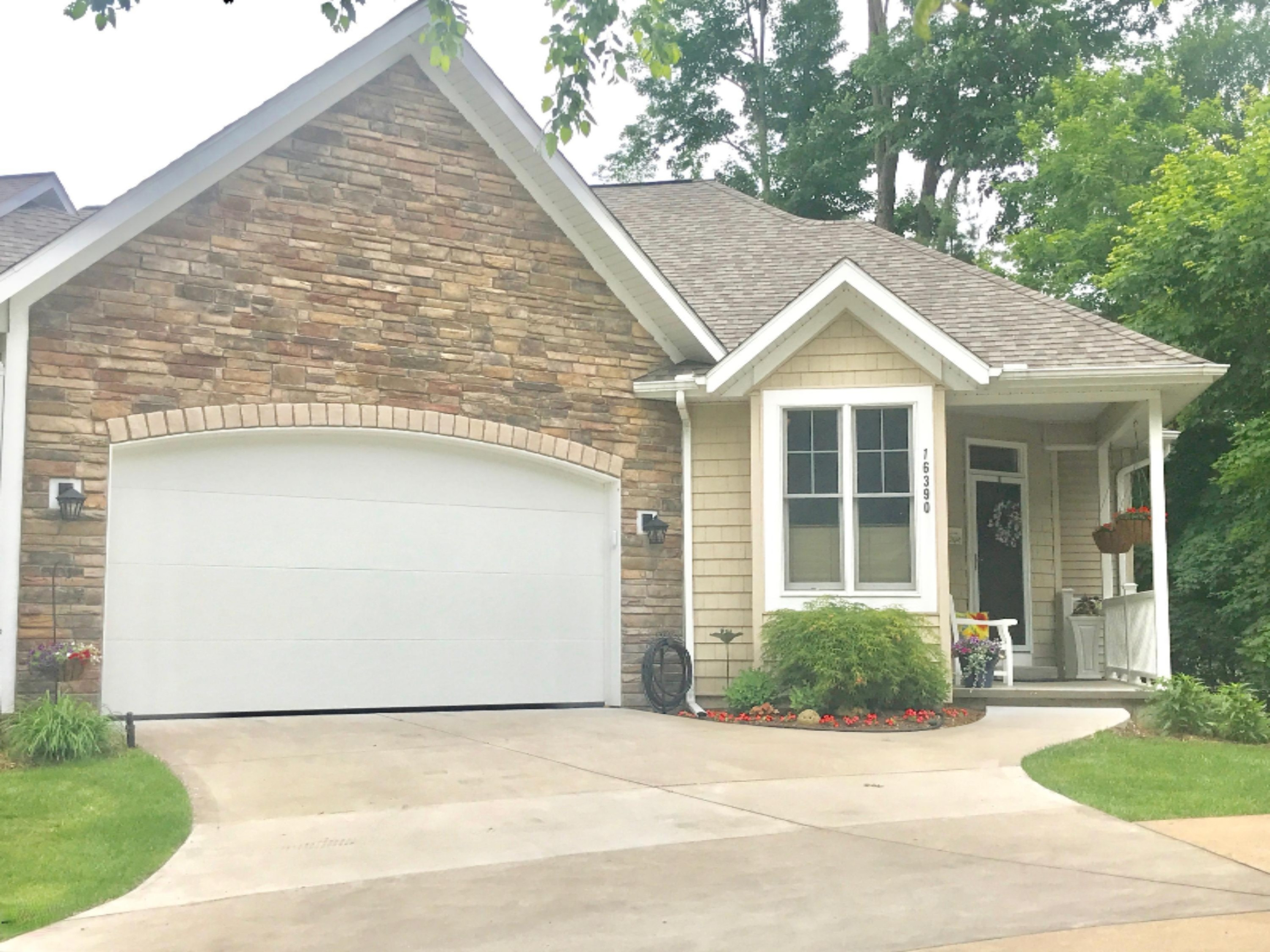 16390 Springvale Court Spring Lake, MI 49456 - Photo 1 of 29 IMG_3461