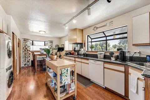 $1,549,000 | 522 Oak Drive, Capitola, CA 95010