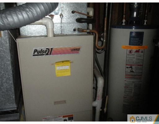 23 Hamlin Road East Brunswick, NJ 08816 - Photo 7 of 10 Gallery Image 7