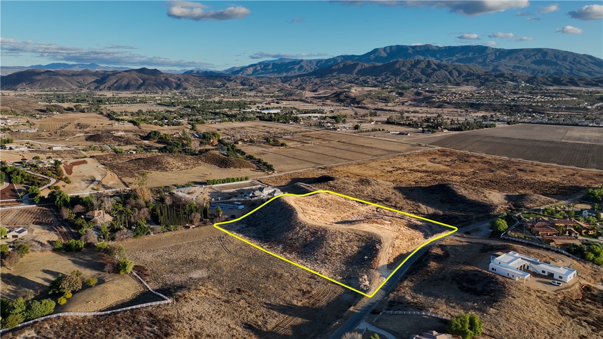 33319 Linda Rosea Road Temecula, CA 92592 - Photo 11 of 14 a view of a city