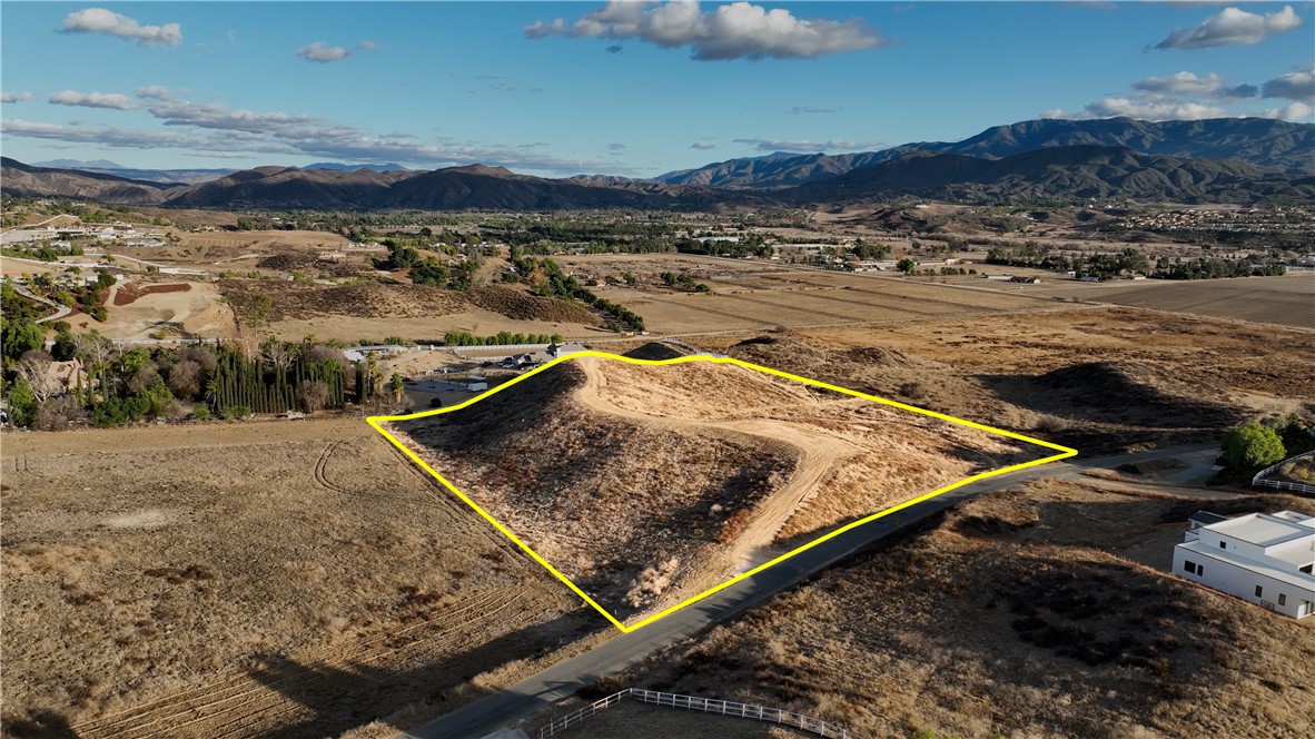 33319 Linda Rosea Road Temecula, CA 92592 - Photo 12 of 14 a view of a lake