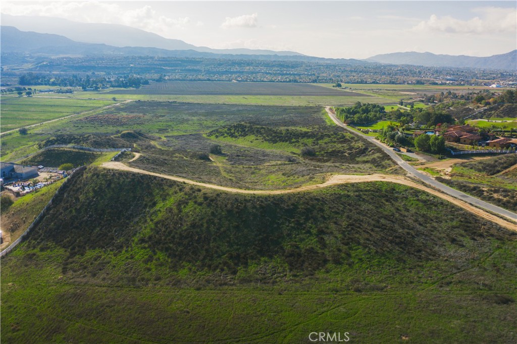 33319 Linda Rosea Road Temecula, CA 92592 - Photo 9 of 14 a view of a outdoor space and mountain view