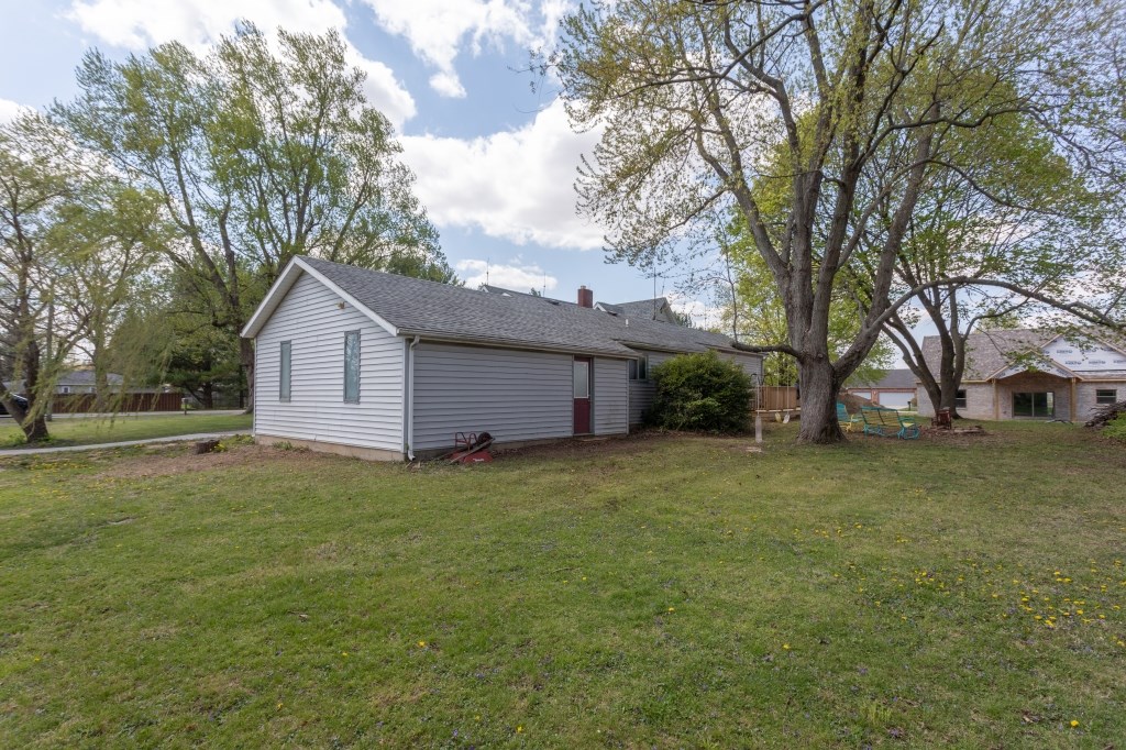 8800 West River Road Yorktown, IN 47396 - Photo 8 of 34 Gallery Image 8