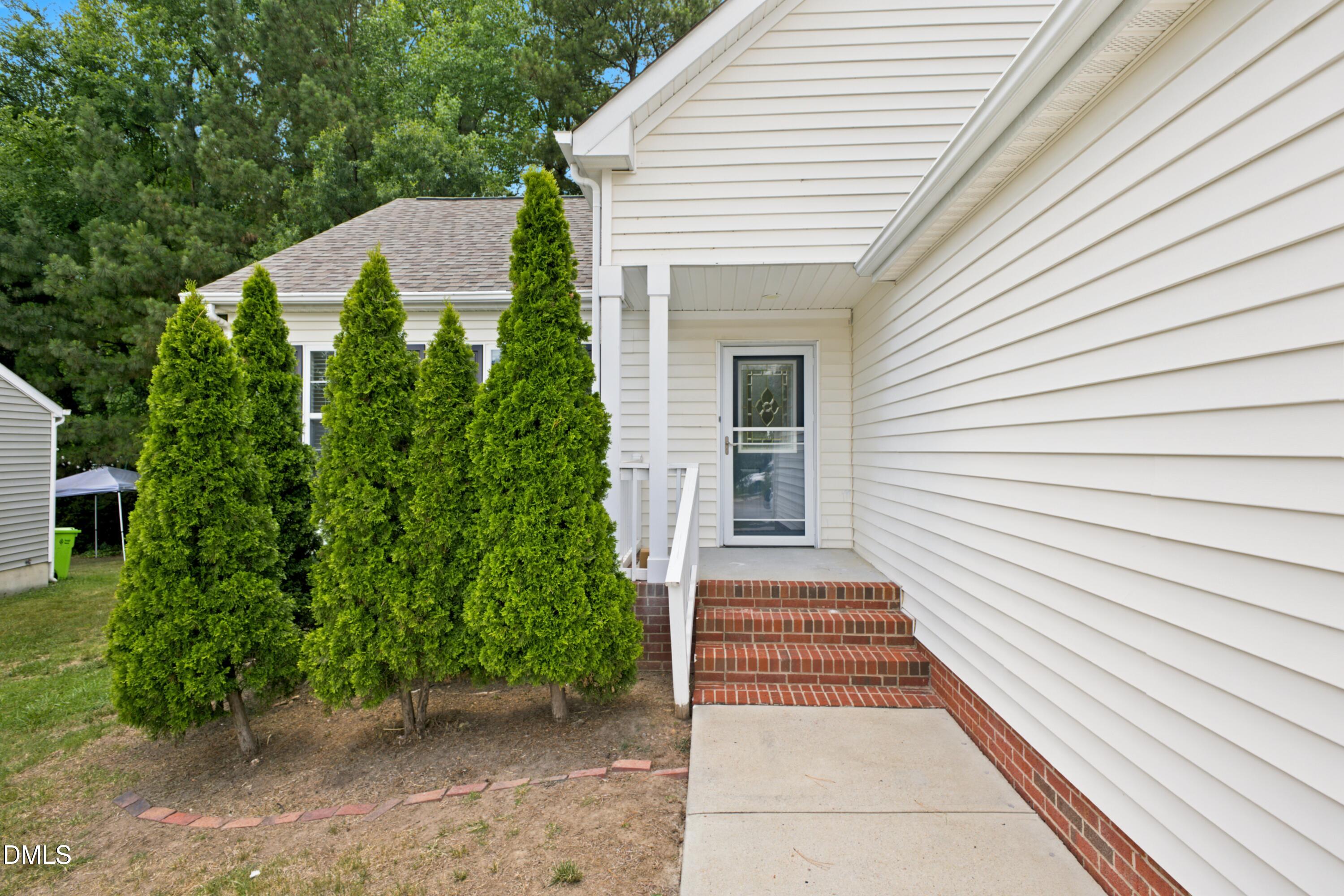 2209 Hatton Way Raleigh, NC 27604 - Photo 3 of 30