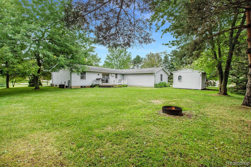 5212 North Fowlerville Road Fowlerville, MI 48836 - Photo 4 of 17