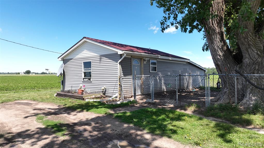 3521 Benoit Road Fairgrove, MI 48733 - Photo 2 of 11