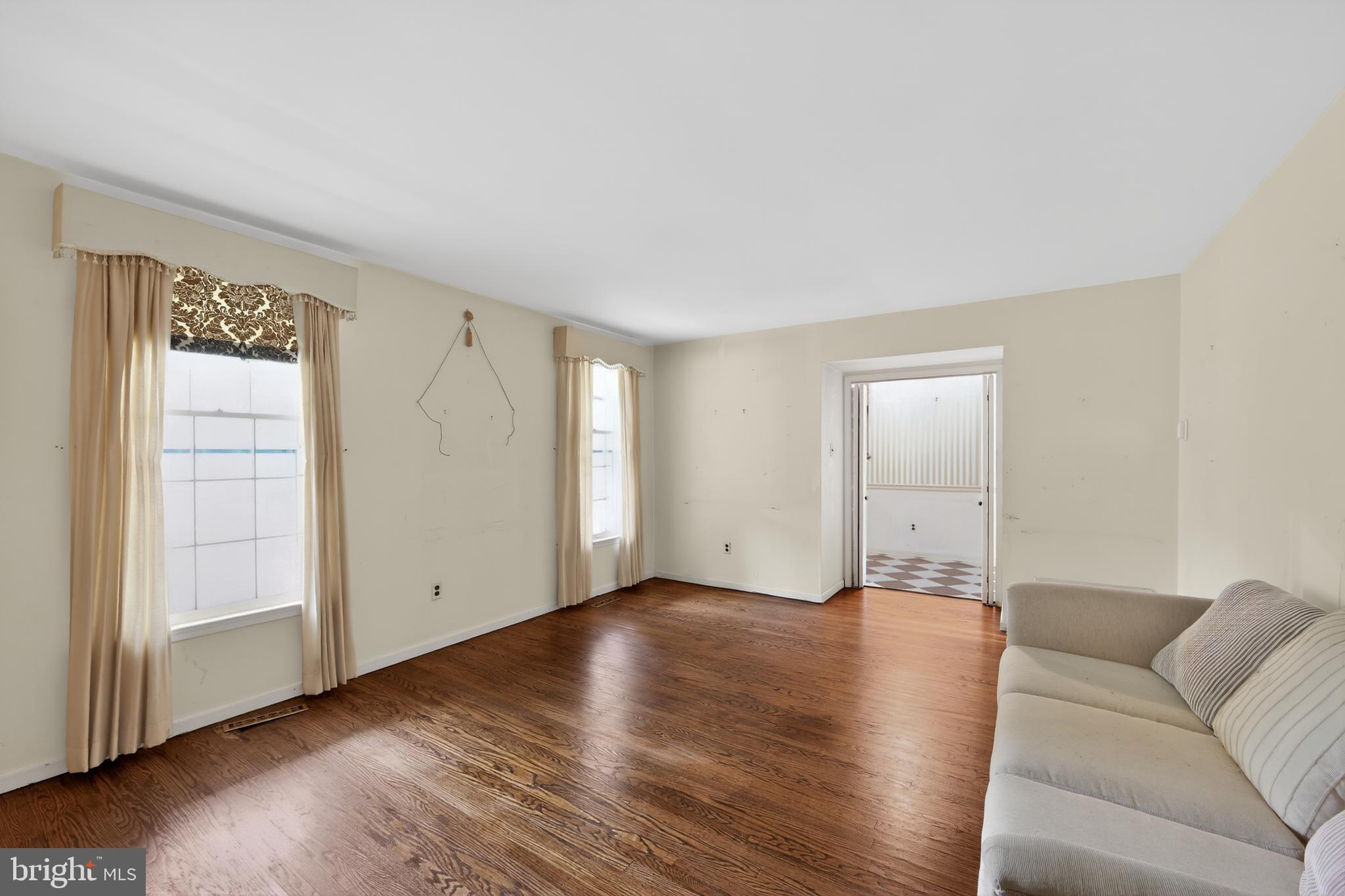4091 Tinker Hill Road Phoenixville, PA 19460 - Photo 20 of 36 Living Rm