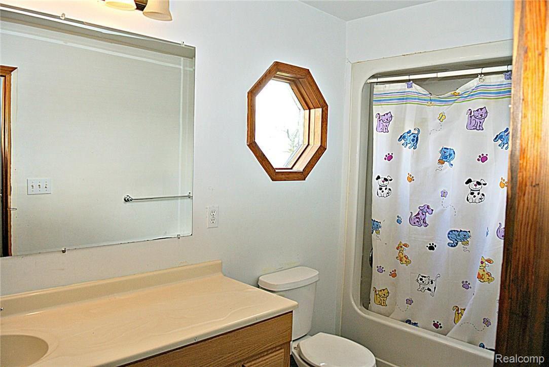 5359 Cade Road Marlette, MI 48453 - Photo 18 of 18 Upper Bath.jpg