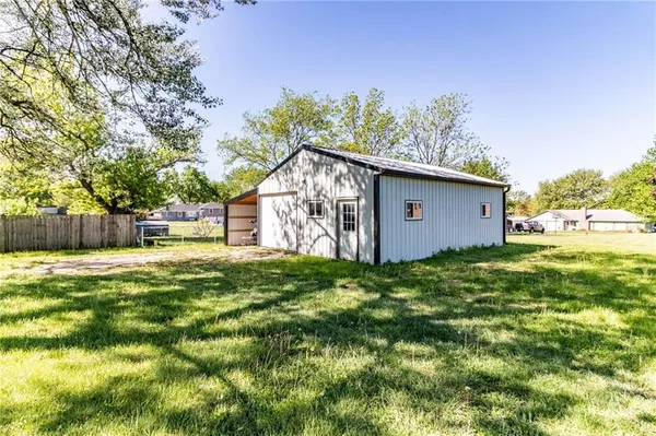 $205,000 | 305 North Street, Windsor, MO 65360