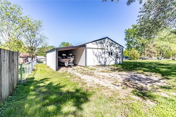 $205,000 | 305 North Street, Windsor, MO 65360