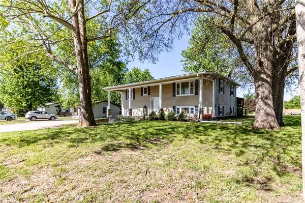 $205,000 | 305 North Street, Windsor, MO 65360