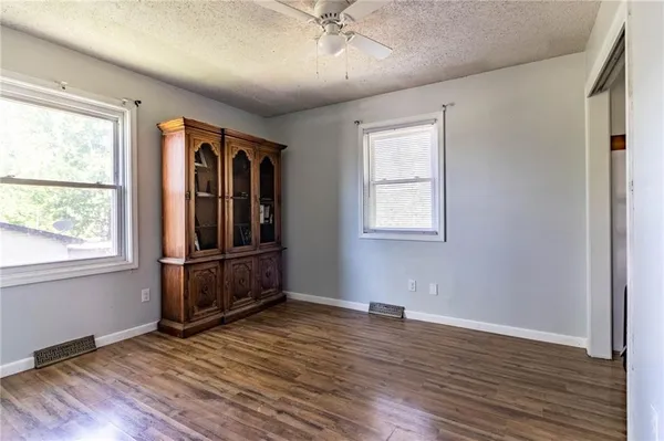$205,000 | 305 North Street, Windsor, MO 65360