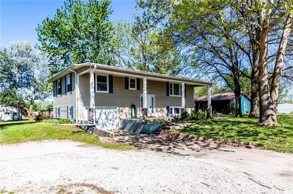 $205,000 | 305 North Street, Windsor, MO 65360