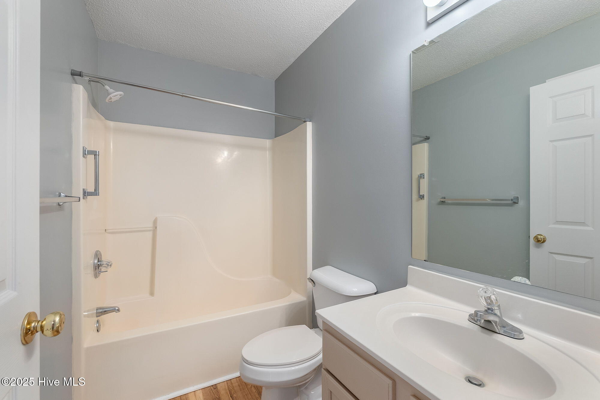 303 Barbour Road, Unit 802 Morehead City, NC 28557 - Photo 19 of 28 Guest bathroom