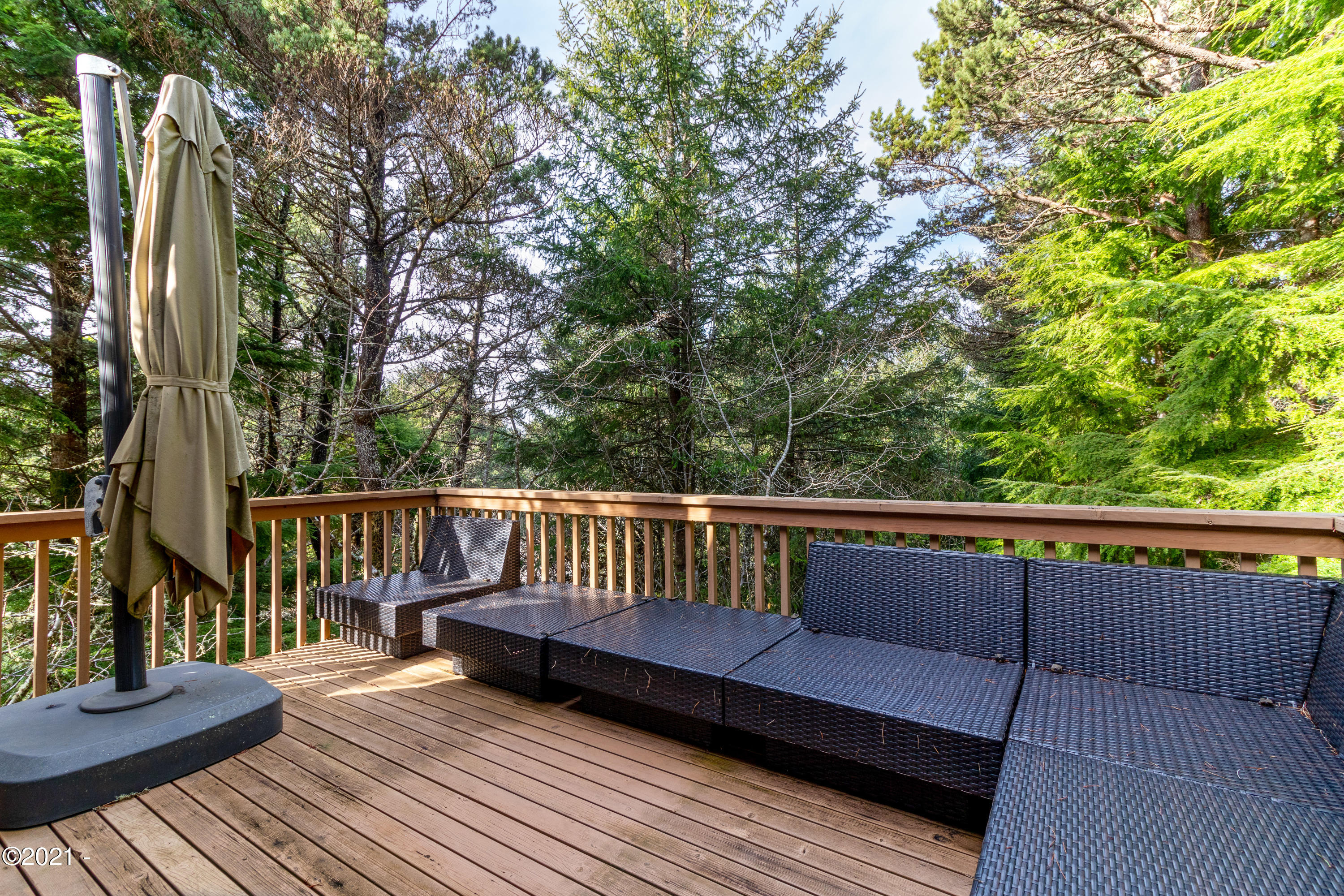122 Ridge Crest Road Gleneden Beach, OR 97388 - Photo 7 of 17 back deck 2