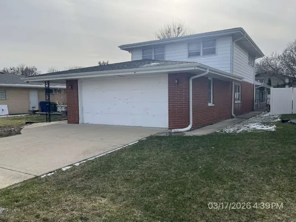 a view of a backyard of the house