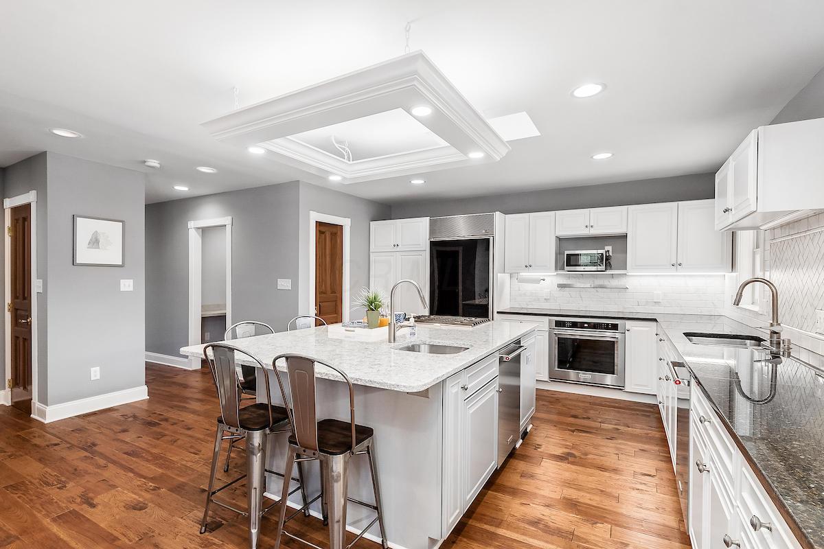1889 Lane Road Columbus, OH 43220 - Photo 14 of 51
