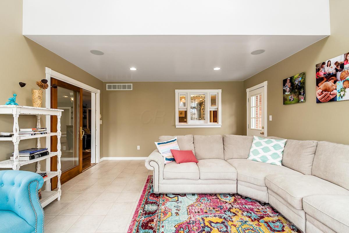 1889 Lane Road Columbus, OH 43220 - Photo 18 of 51