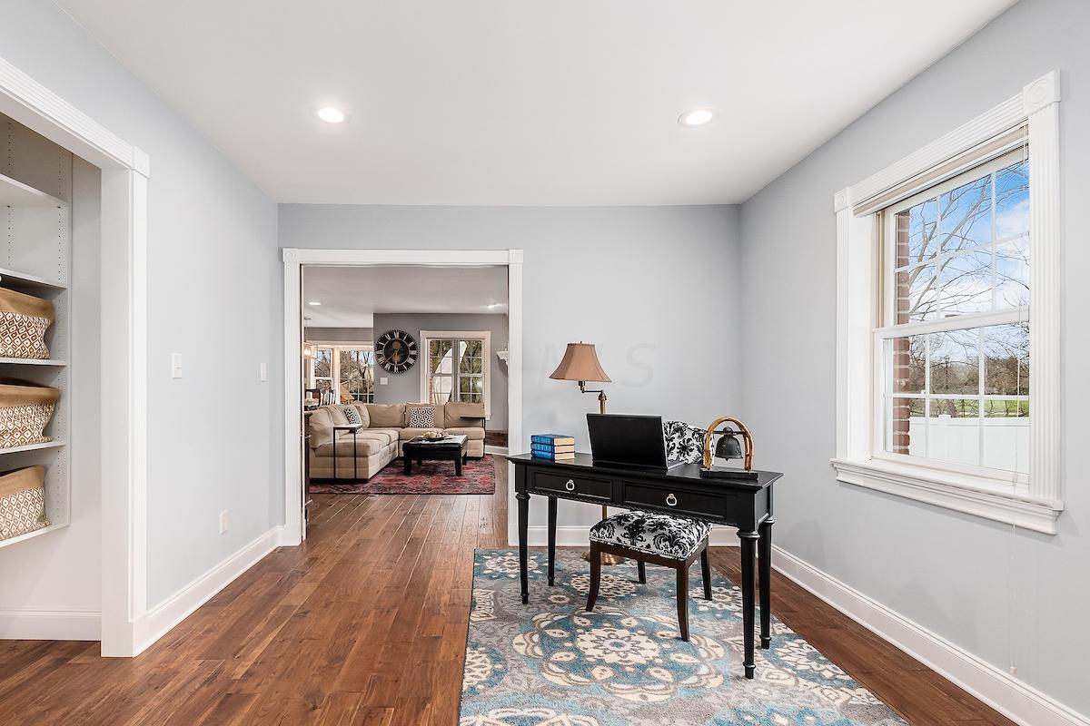 1889 Lane Road Columbus, OH 43220 - Photo 3 of 51