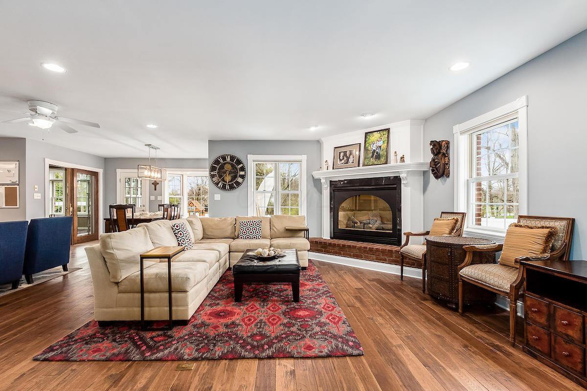 1889 Lane Road Columbus, OH 43220 - Photo 4 of 51