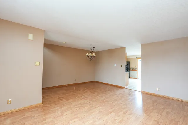 $210,000 | 384 Raven Drive, Manteno, IL 60950