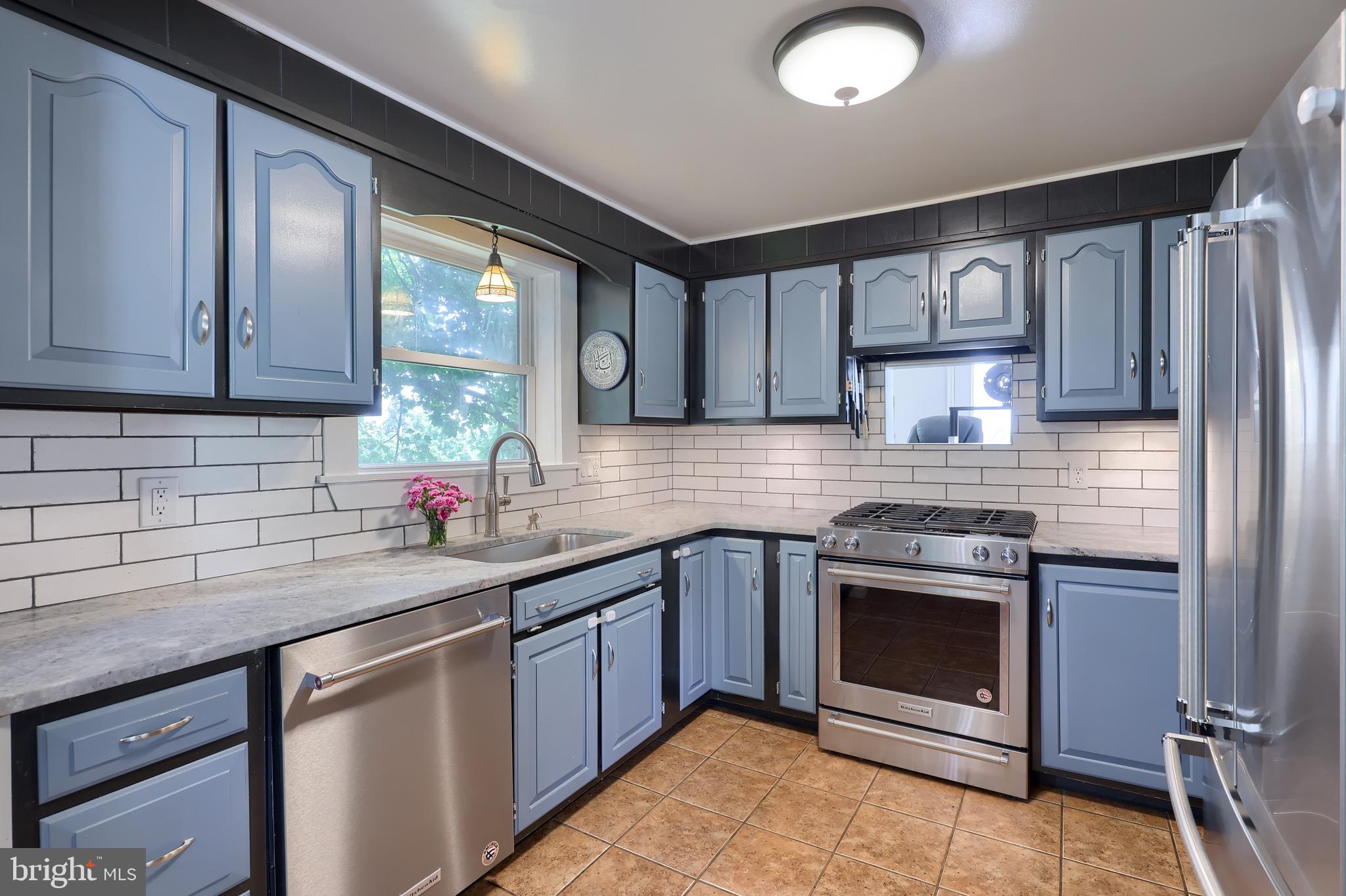 204 Cedar Drive Lititz, PA 17543 - Photo 5 of 43 Gallery Image 5