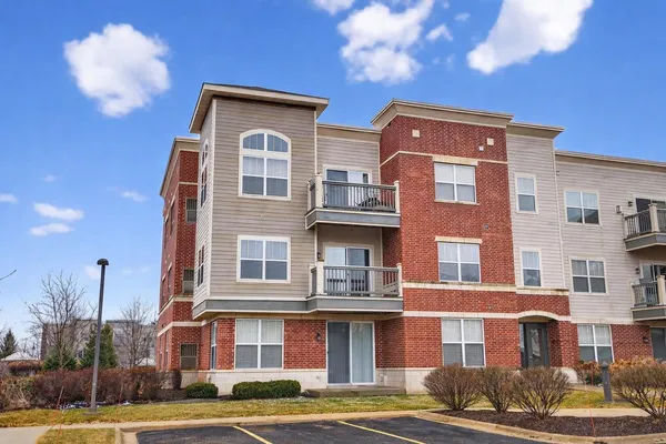 $300,000 | 5198 Sassafras Drive, Unit 202, Fitchburg, WI 53711