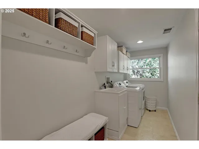 $1,025,000 | 8725 Southwest White Pine Lane, Portland, OR 97225