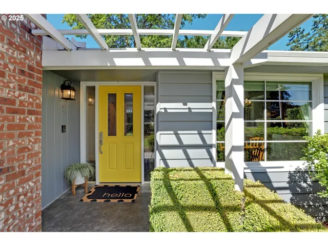$1,025,000 | 8725 Southwest White Pine Lane, Portland, OR 97225