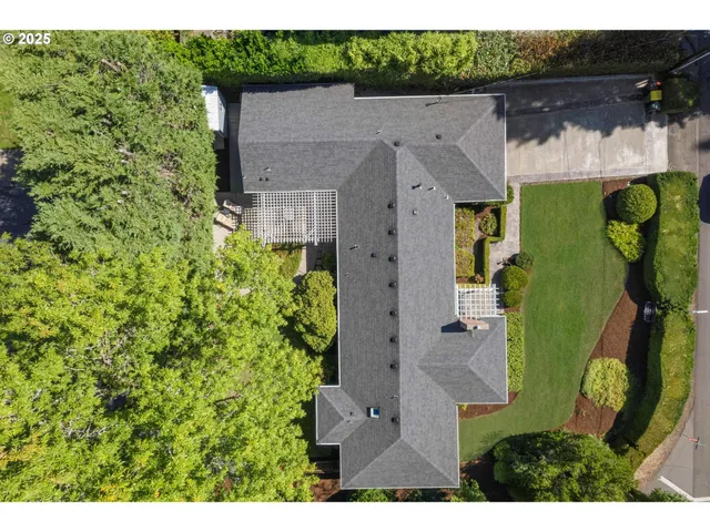 $1,025,000 | 8725 Southwest White Pine Lane, Portland, OR 97225