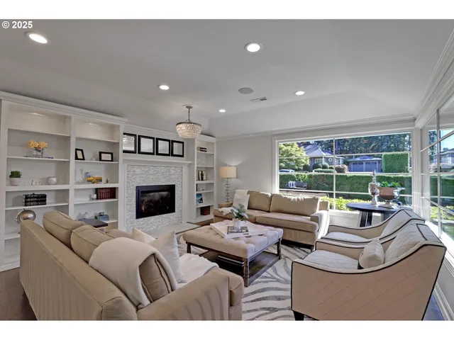 $1,025,000 | 8725 Southwest White Pine Lane, Portland, OR 97225