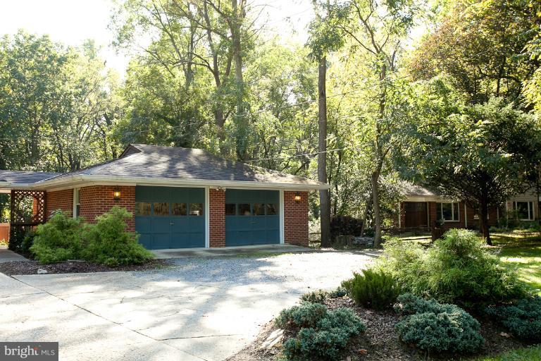 300 Stonington Road Silver Spring, MD 20902 - Photo 20 of 30 Spacious Garage